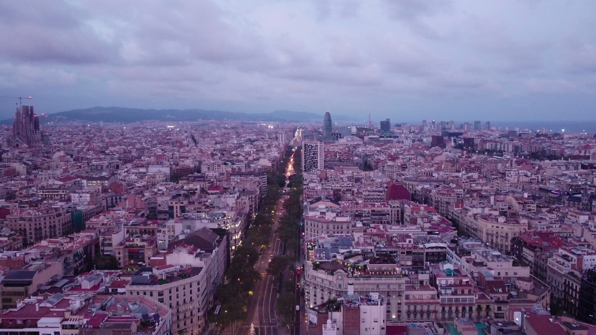 Vista aérea de Barcelona al atardecer